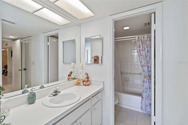 618 BIRD BAY DRIVE S 201, Venice, FL 34285