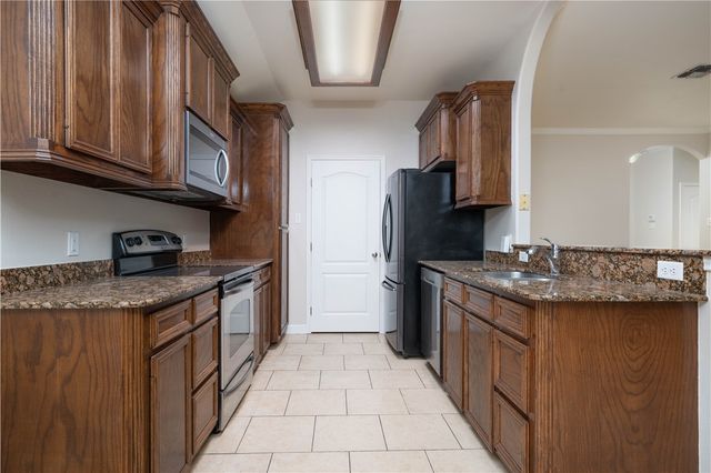 6803 Fox Hill Dr, Corpus Christi, TX 78413