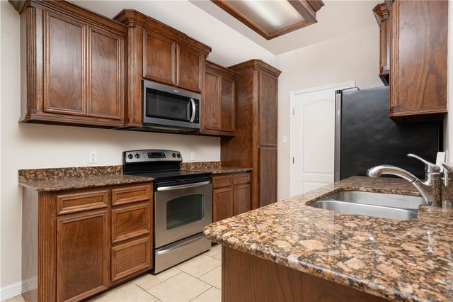 6803 Fox Hill Dr, Corpus Christi, TX 78413