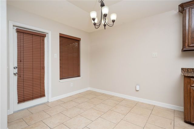 6803 Fox Hill Dr, Corpus Christi, TX 78413