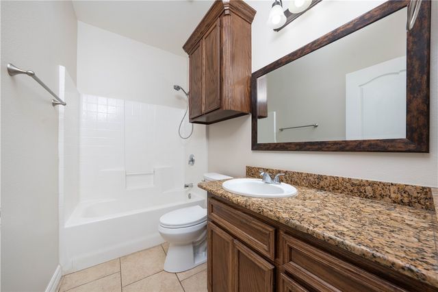 6803 Fox Hill Dr, Corpus Christi, TX 78413