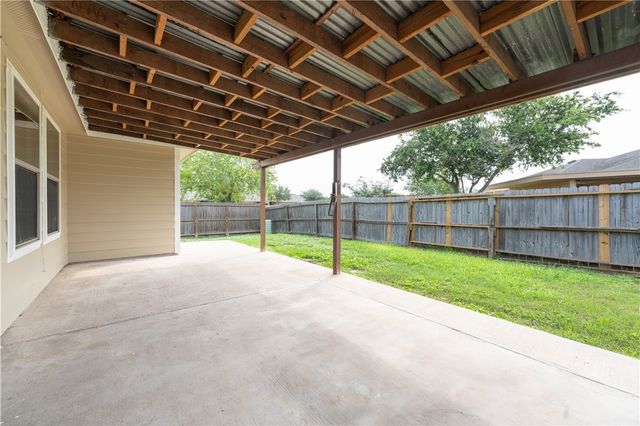 6803 Fox Hill Dr, Corpus Christi, TX 78413