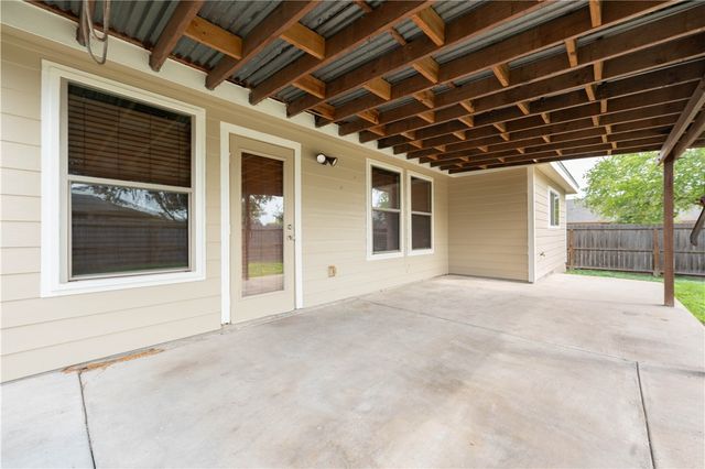 6803 Fox Hill Dr, Corpus Christi, TX 78413