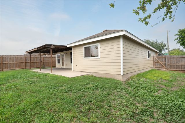 6803 Fox Hill Dr, Corpus Christi, TX 78413