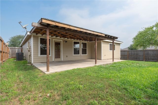 6803 Fox Hill Dr, Corpus Christi, TX 78413