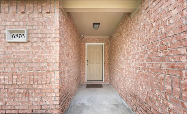 6803 Fox Hill Dr, Corpus Christi, TX 78413