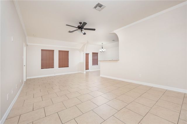 6803 Fox Hill Dr, Corpus Christi, TX 78413