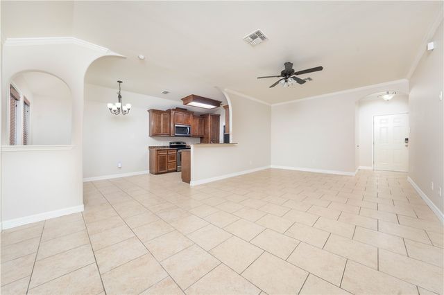 6803 Fox Hill Dr, Corpus Christi, TX 78413