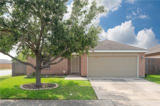 6803 Fox Hill Dr, Corpus Christi, TX 78413