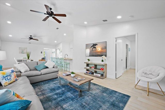 6075 Francis Street, Jupiter, FL 33458
