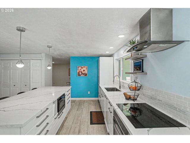5492 KAFIR Dr, Keizer, OR 97303