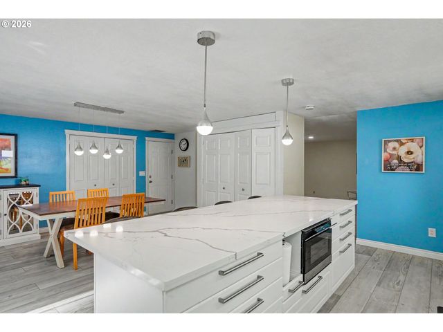 5492 KAFIR Dr, Keizer, OR 97303