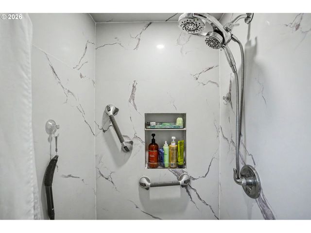 5492 KAFIR Dr, Keizer, OR 97303