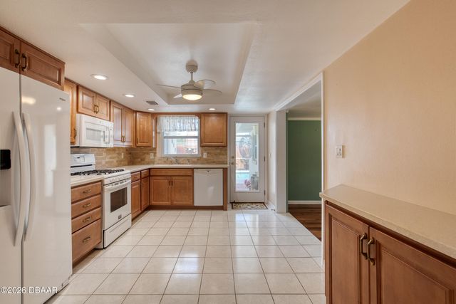 908 E 2nd Avenue, New Smyrna Beach, FL 32169