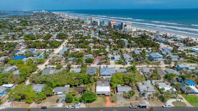 908 E 2nd Avenue, New Smyrna Beach, FL 32169