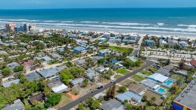 908 E 2nd Avenue, New Smyrna Beach, FL 32169