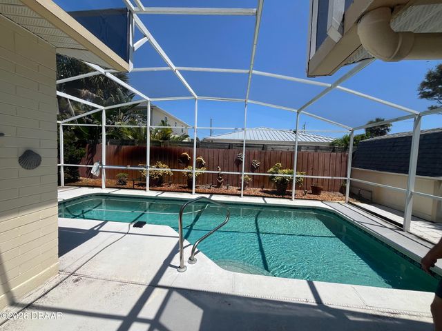 908 E 2nd Avenue E, New Smyrna Beach, FL 32169