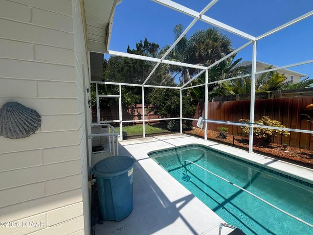 908 E 2nd Avenue E, New Smyrna Beach, FL 32169