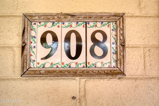 908 E 2nd Avenue, New Smyrna Beach, FL 32169