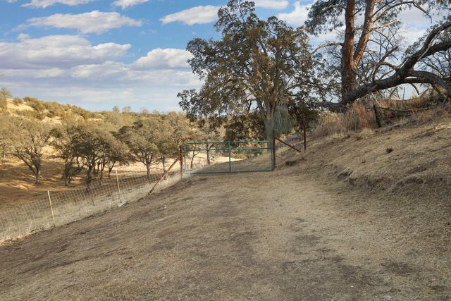 178 Carmel Rd, Burson, CA 95225