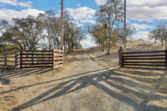 178 Carmel Rd, Burson, CA 95225