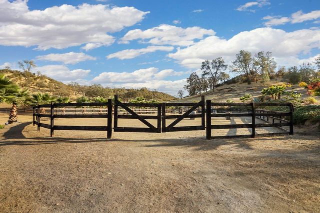 178 Carmel Rd, Burson, CA 95225