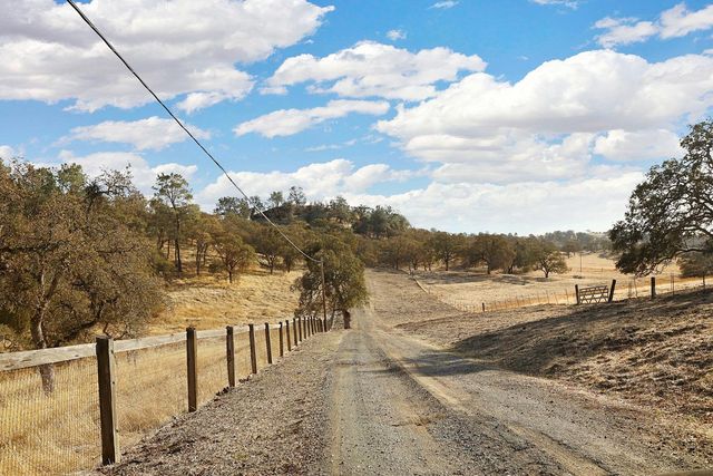 178 Carmel Rd, Burson, CA 95225