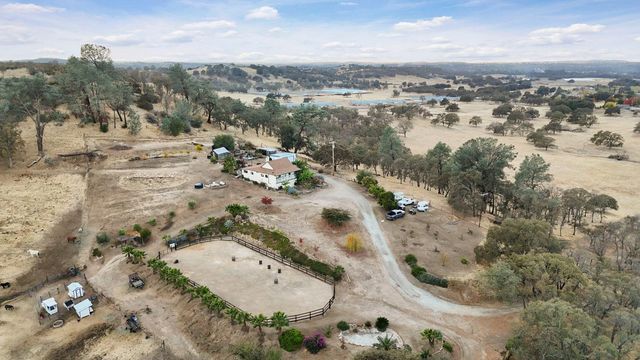 178 Carmel Rd, Burson, CA 95225