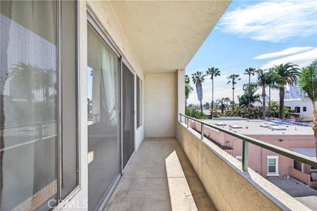 1187 East 3rd Street 305, Long Beach, CA 90802