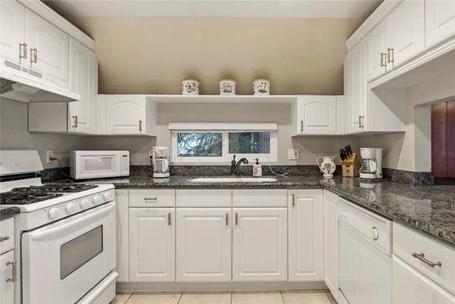 1946 Nob Hill, Running Springs, CA 92382