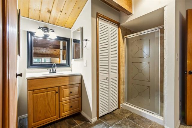 1946 Nob Hill, Running Springs, CA 92382