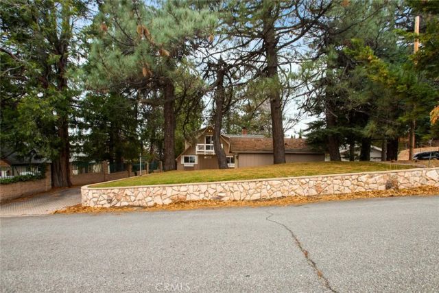 1946 Nob Hill, Running Springs, CA 92382