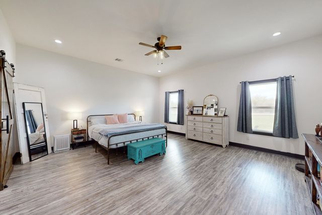 10477 Acacia Lane, Hearne, TX 77859
