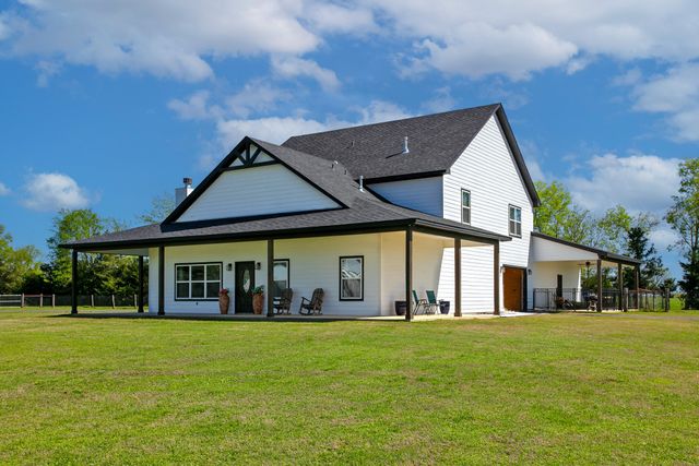 10477 Acacia Lane, Hearne, TX 77859