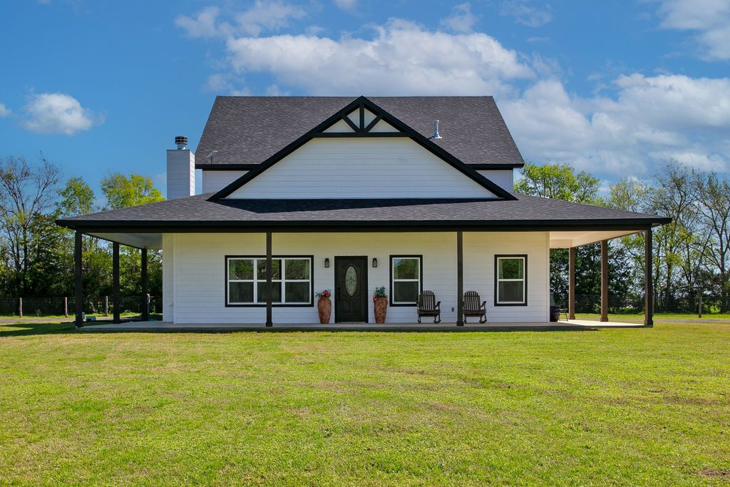 10477 Acacia Lane, Hearne, TX 77859