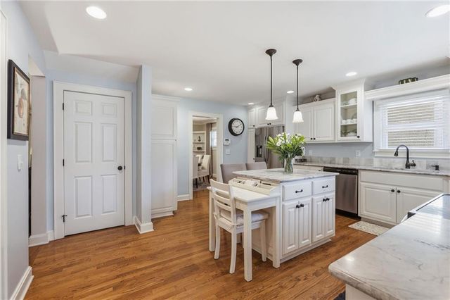 7241 Belleview Avenue, Kansas City, MO 64114