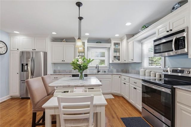 7241 Belleview Avenue, Kansas City, MO 64114