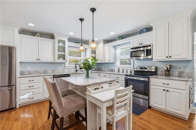 7241 Belleview Avenue, Kansas City, MO 64114