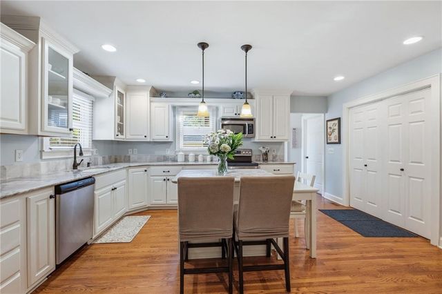 7241 Belleview Avenue, Kansas City, MO 64114