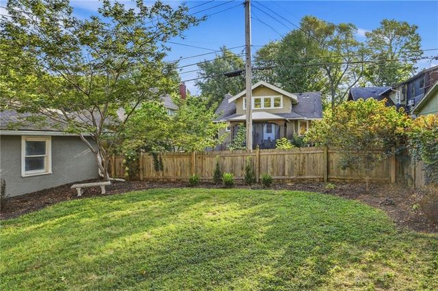 7241 Belleview Avenue, Kansas City, MO 64114