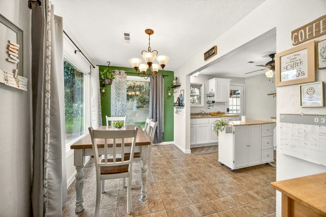 948 Murray Avenue, Medford, OR 97501