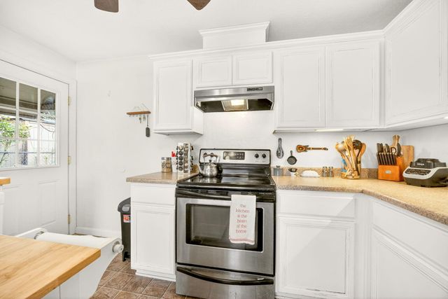 948 Murray Avenue, Medford, OR 97501