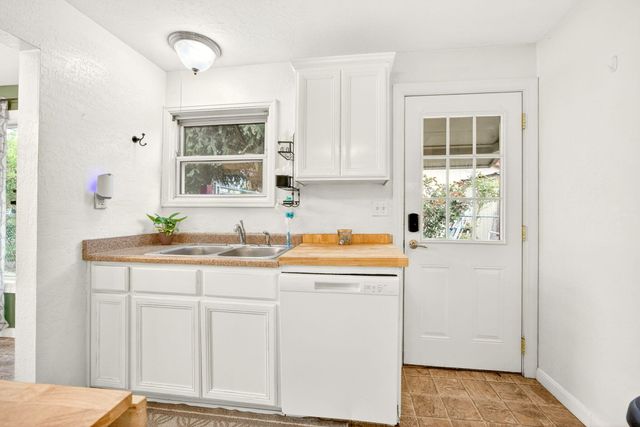 948 Murray Avenue, Medford, OR 97501