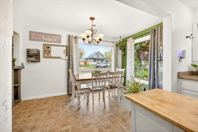 948 Murray Avenue, Medford, OR 97501