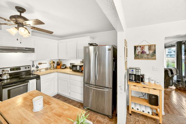 948 Murray Avenue, Medford, OR 97501