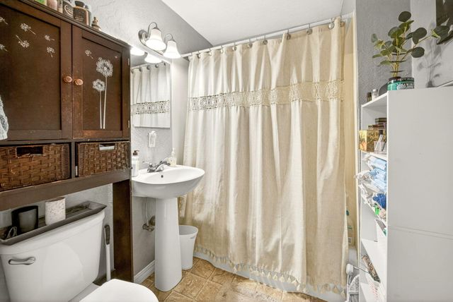 948 Murray Avenue, Medford, OR 97501