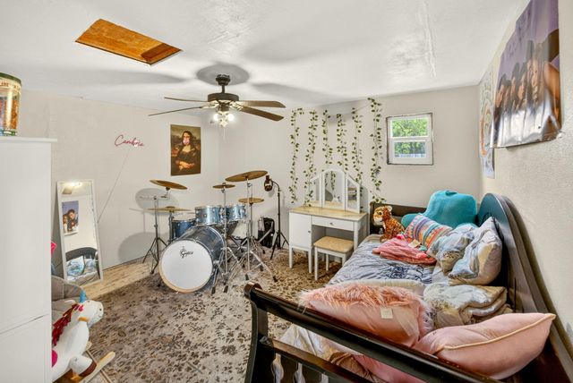 948 Murray Avenue, Medford, OR 97501