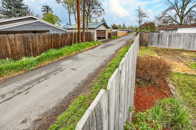 948 Murray Avenue, Medford, OR 97501