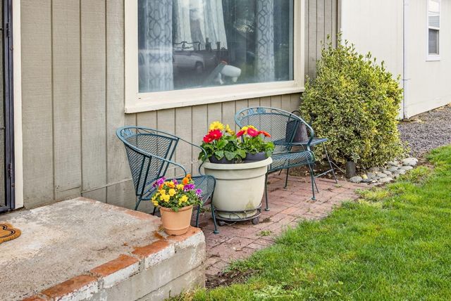 948 Murray Avenue, Medford, OR 97501