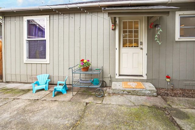 948 Murray Avenue, Medford, OR 97501